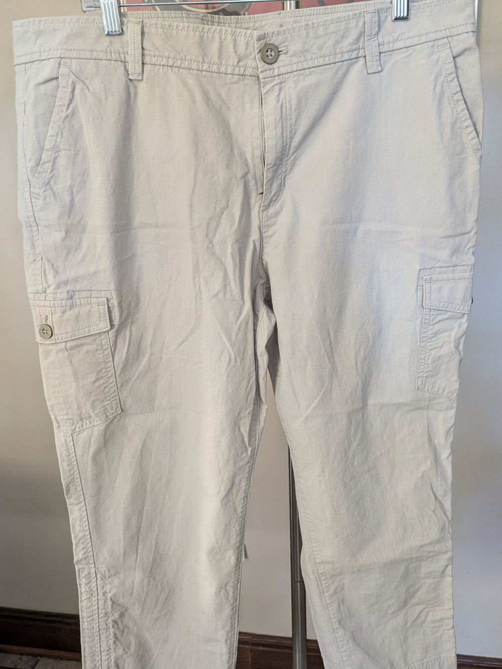 Eddie Bauer Women's Size 16 - Cotton Ripstop Cargo Capri Pants Tan Khaki EUC